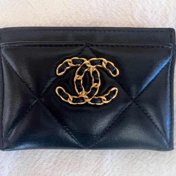 CHANEL LAMBSKIN QUILTED CHANEL 19 CARD HOLDER - Picture 1 of 9